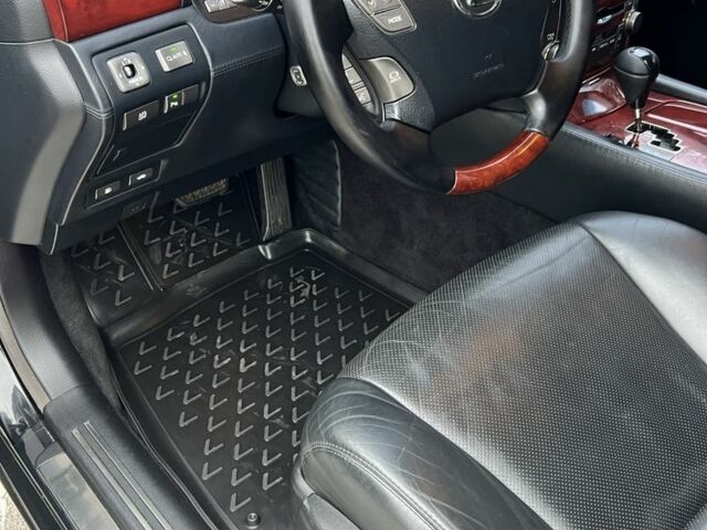 Черный Лексус ЛС, объемом двигателя 4.6 л и пробегом 230 тыс. км за 13800 $, фото 3 на Automoto.ua