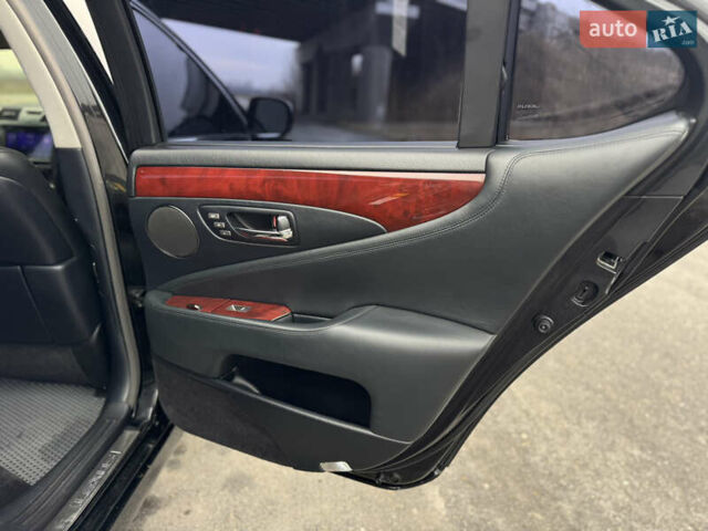 Черный Лексус ЛС, объемом двигателя 4.61 л и пробегом 308 тыс. км за 11999 $, фото 46 на Automoto.ua