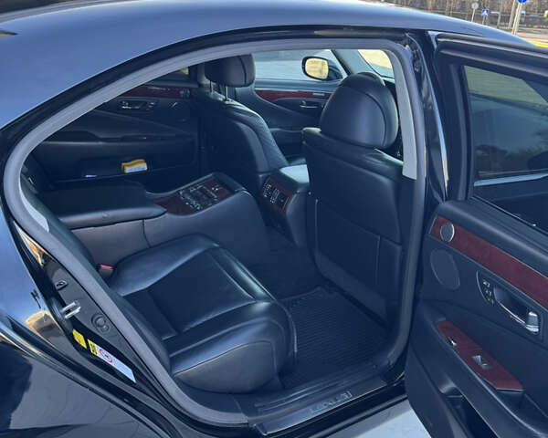 Черный Лексус ЛС, объемом двигателя 4.6 л и пробегом 215 тыс. км за 12400 $, фото 16 на Automoto.ua