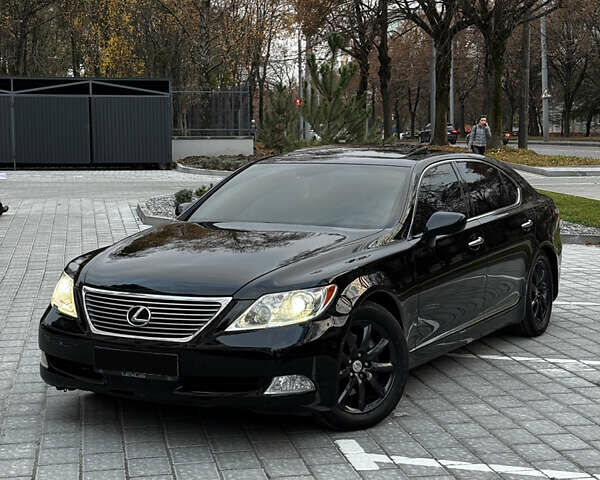 Черный Лексус ЛС, объемом двигателя 4.6 л и пробегом 192 тыс. км за 13500 $, фото 3 на Automoto.ua