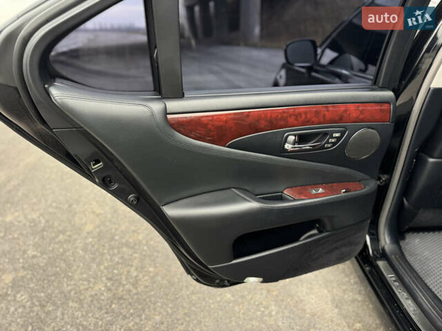 Черный Лексус ЛС, объемом двигателя 4.61 л и пробегом 308 тыс. км за 11999 $, фото 43 на Automoto.ua