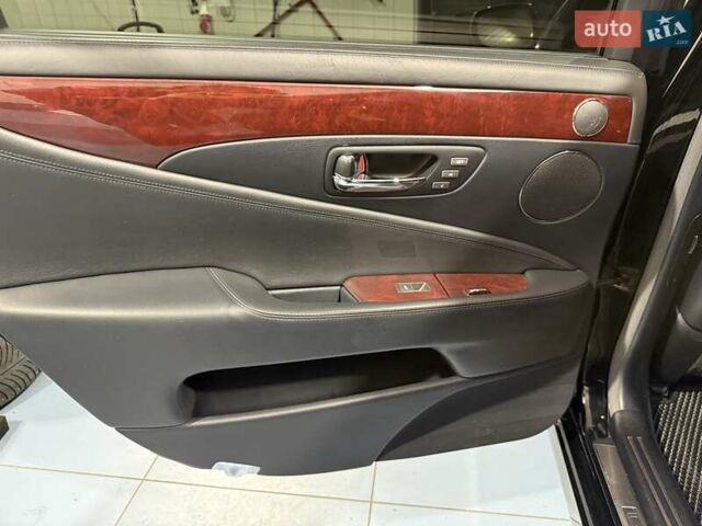 Черный Лексус ЛС, объемом двигателя 4.97 л и пробегом 347 тыс. км за 14500 $, фото 10 на Automoto.ua