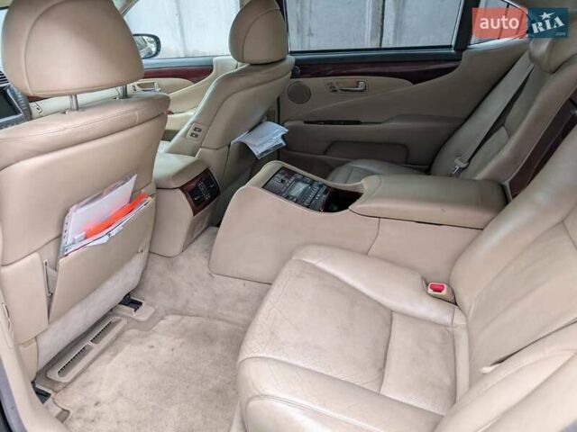 Чорний Лексус ЛС, об'ємом двигуна 4.61 л та пробігом 312 тис. км за 12000 $, фото 17 на Automoto.ua