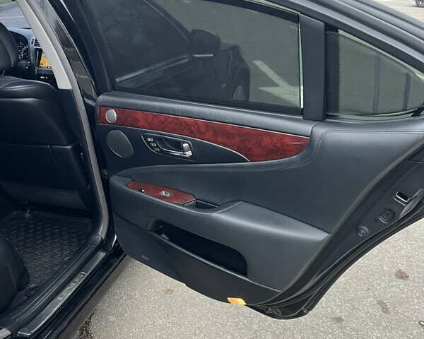 Чорний Лексус ЛС, об'ємом двигуна 4.61 л та пробігом 220 тис. км за 14500 $, фото 13 на Automoto.ua