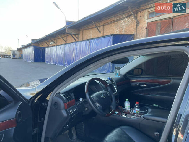 Черный Лексус ЛС, объемом двигателя 4.61 л и пробегом 205 тыс. км за 11000 $, фото 13 на Automoto.ua