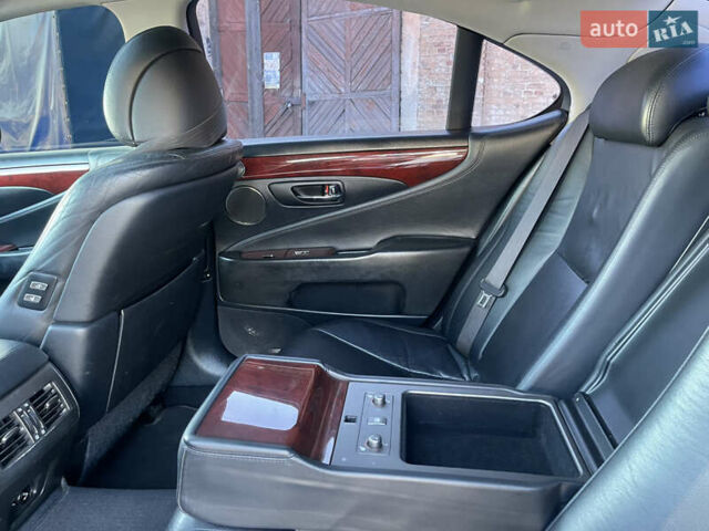 Черный Лексус ЛС, объемом двигателя 4.61 л и пробегом 205 тыс. км за 11000 $, фото 22 на Automoto.ua