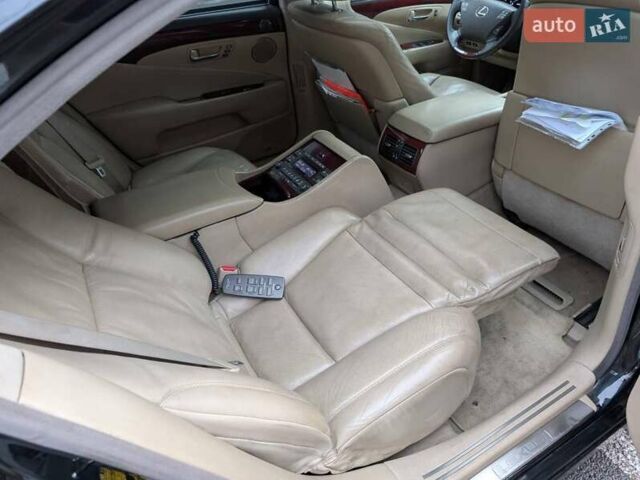 Чорний Лексус ЛС, об'ємом двигуна 4.61 л та пробігом 312 тис. км за 12000 $, фото 1 на Automoto.ua
