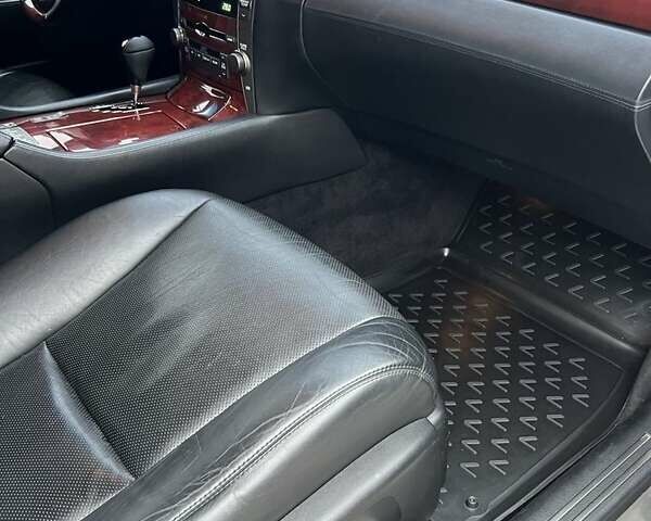 Чорний Лексус ЛС, об'ємом двигуна 4.6 л та пробігом 230 тис. км за 13800 $, фото 17 на Automoto.ua