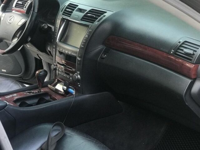 Черный Лексус ЛС, объемом двигателя 4.6 л и пробегом 199 тыс. км за 9000 $, фото 4 на Automoto.ua