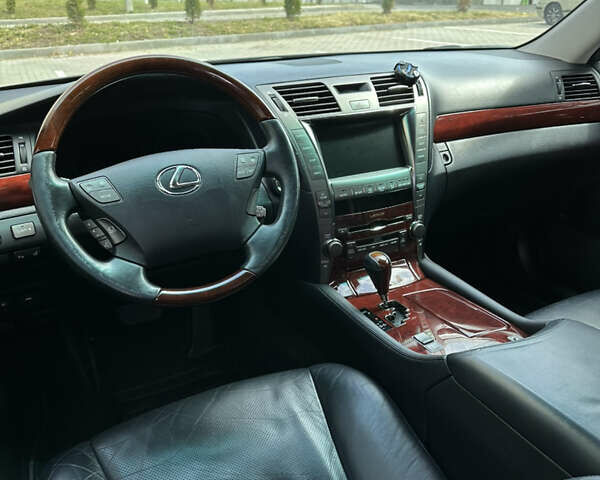 Черный Лексус ЛС, объемом двигателя 4.6 л и пробегом 180 тыс. км за 15700 $, фото 8 на Automoto.ua