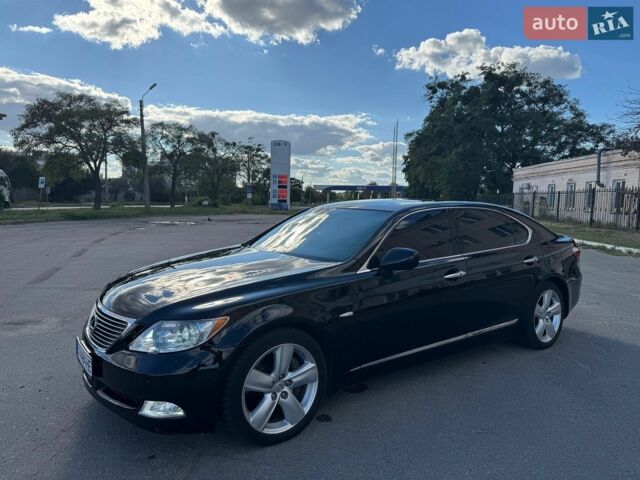 Чорний Лексус ЛС, об'ємом двигуна 4.61 л та пробігом 252 тис. км за 15000 $, фото 3 на Automoto.ua