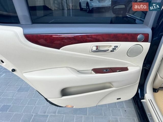 Черный Лексус ЛС, объемом двигателя 4.61 л и пробегом 262 тыс. км за 9500 $, фото 22 на Automoto.ua