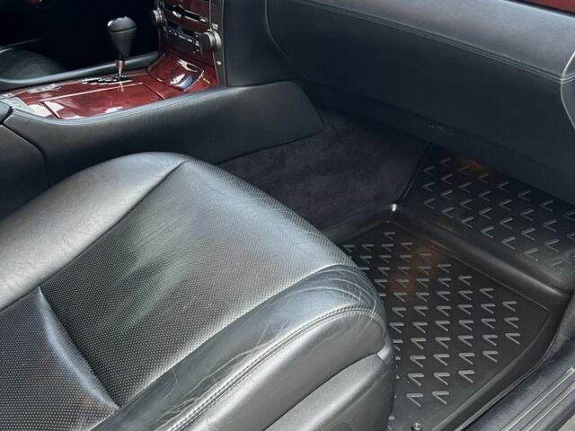 Черный Лексус ЛС, объемом двигателя 4.6 л и пробегом 230 тыс. км за 13800 $, фото 6 на Automoto.ua