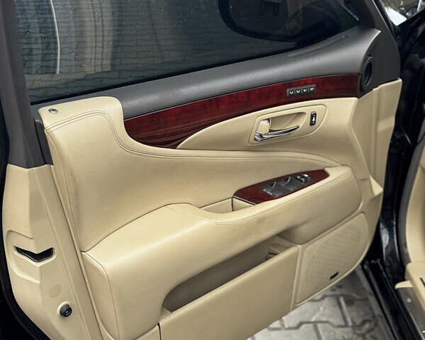 Черный Лексус ЛС, объемом двигателя 4.6 л и пробегом 192 тыс. км за 13500 $, фото 30 на Automoto.ua