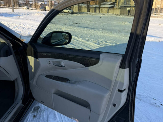 Чорний Лексус ЛС, об'ємом двигуна 4.97 л та пробігом 323 тис. км за 12000 $, фото 36 на Automoto.ua