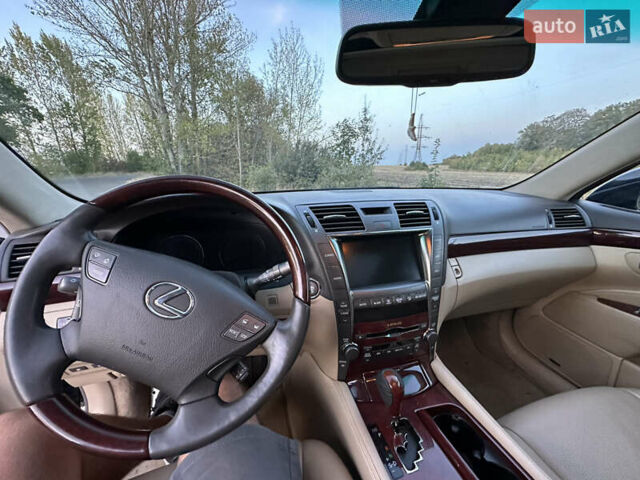 Черный Лексус ЛС, объемом двигателя 4.61 л и пробегом 190 тыс. км за 14500 $, фото 7 на Automoto.ua