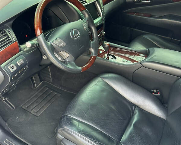Черный Лексус ЛС, объемом двигателя 4.6 л и пробегом 180 тыс. км за 15700 $, фото 10 на Automoto.ua