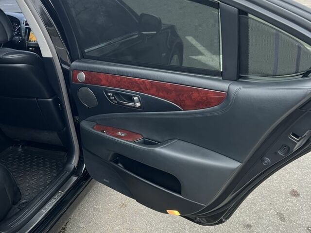 Черный Лексус ЛС, объемом двигателя 4.6 л и пробегом 230 тыс. км за 13800 $, фото 17 на Automoto.ua