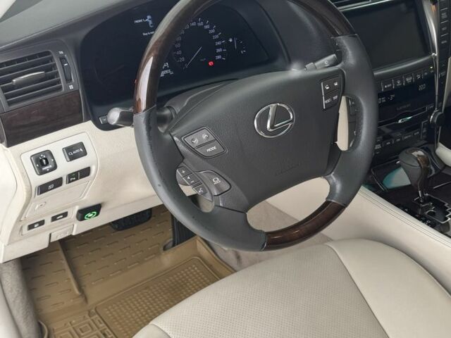 Черный Лексус ЛС, объемом двигателя 4.6 л и пробегом 302 тыс. км за 9999 $, фото 6 на Automoto.ua