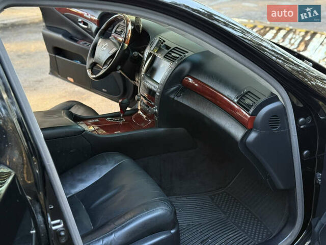 Чорний Лексус ЛС, об'ємом двигуна 4.61 л та пробігом 242 тис. км за 12600 $, фото 10 на Automoto.ua