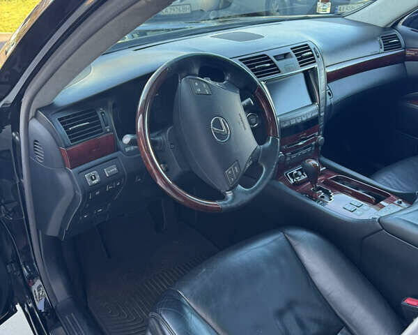 Черный Лексус ЛС, объемом двигателя 4.6 л и пробегом 215 тыс. км за 12400 $, фото 12 на Automoto.ua