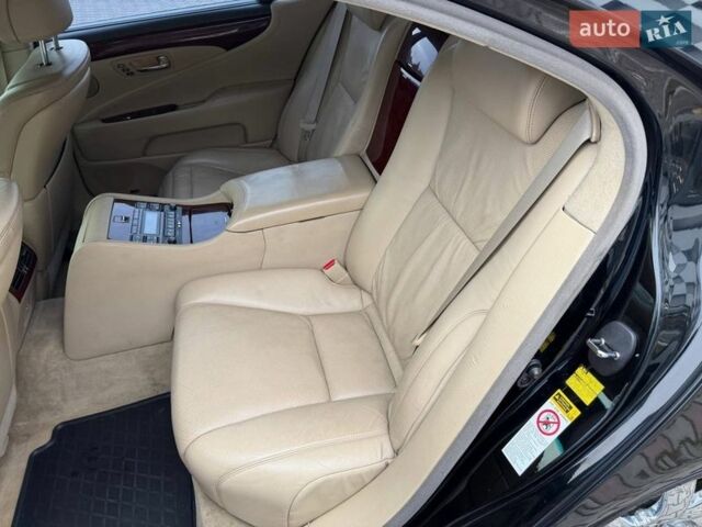 Черный Лексус ЛС, объемом двигателя 4.61 л и пробегом 188 тыс. км за 7900 $, фото 25 на Automoto.ua