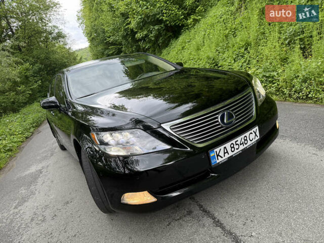 Черный Лексус ЛС, объемом двигателя 4.97 л и пробегом 220 тыс. км за 16000 $, фото 1 на Automoto.ua