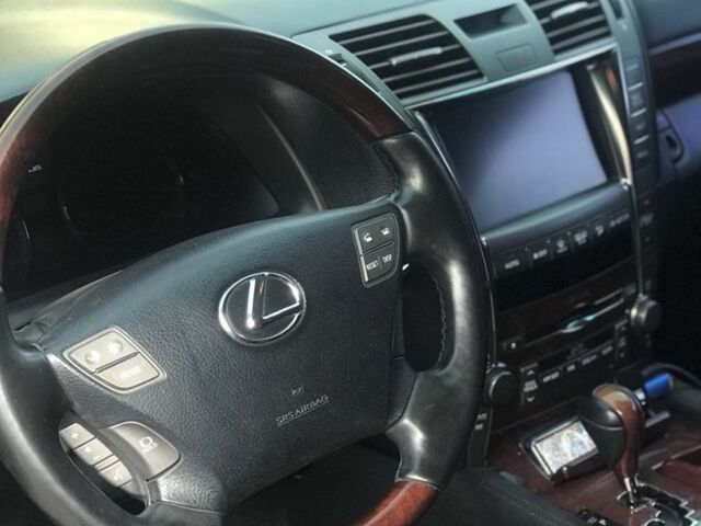 Черный Лексус ЛС, объемом двигателя 4.6 л и пробегом 199 тыс. км за 9000 $, фото 5 на Automoto.ua