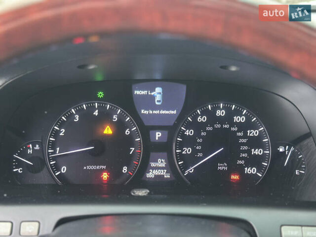 Чорний Лексус ЛС, об'ємом двигуна 4.61 л та пробігом 246 тис. км за 10100 $, фото 19 на Automoto.ua