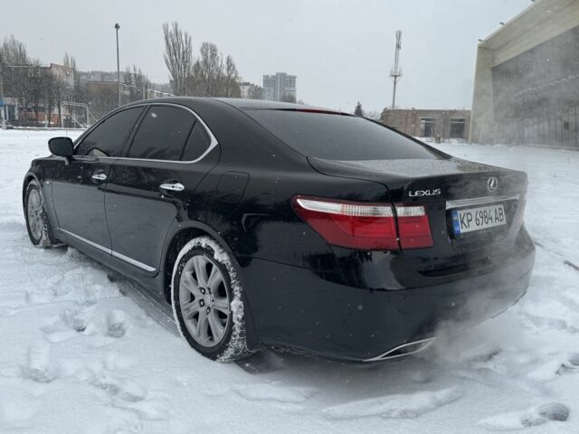 Черный Лексус ЛС, объемом двигателя 4.6 л и пробегом 302 тыс. км за 9999 $, фото 5 на Automoto.ua