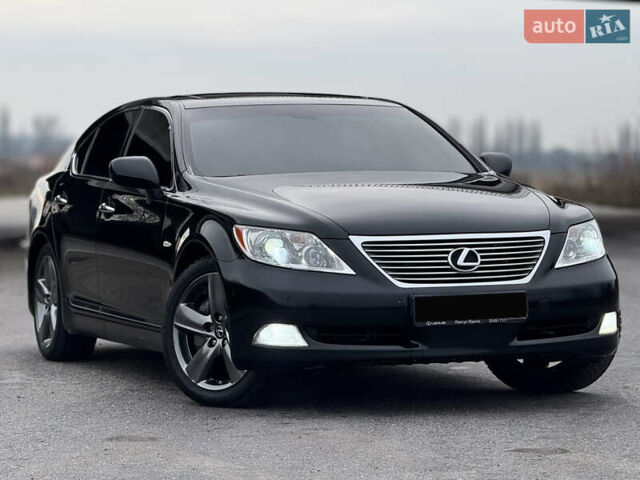 Черный Лексус ЛС, объемом двигателя 4.61 л и пробегом 308 тыс. км за 11999 $, фото 2 на Automoto.ua