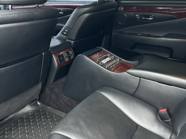 Черный Лексус ЛС, объемом двигателя 4.6 л и пробегом 230 тыс. км за 13800 $, фото 4 на Automoto.ua