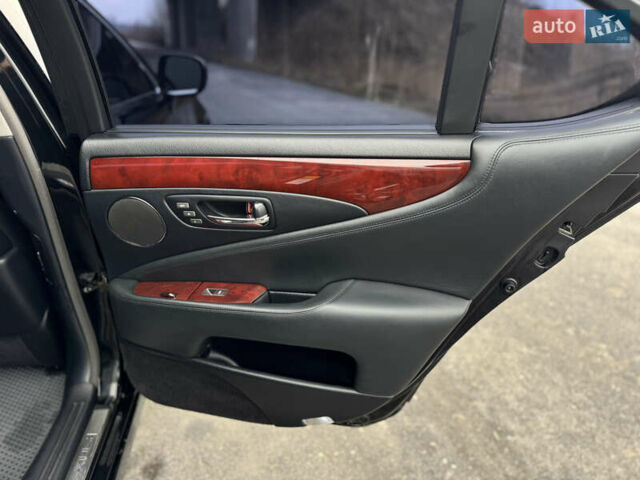 Черный Лексус ЛС, объемом двигателя 4.61 л и пробегом 308 тыс. км за 11999 $, фото 51 на Automoto.ua