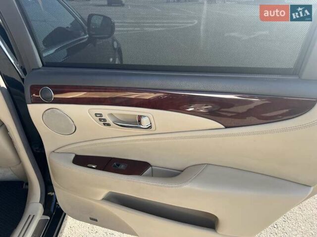 Чорний Лексус ЛС, об'ємом двигуна 4.61 л та пробігом 245 тис. км за 15400 $, фото 44 на Automoto.ua