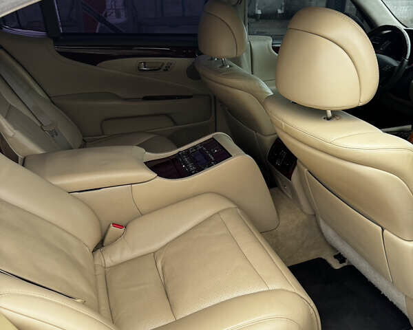 Черный Лексус ЛС, объемом двигателя 4.6 л и пробегом 192 тыс. км за 13500 $, фото 22 на Automoto.ua