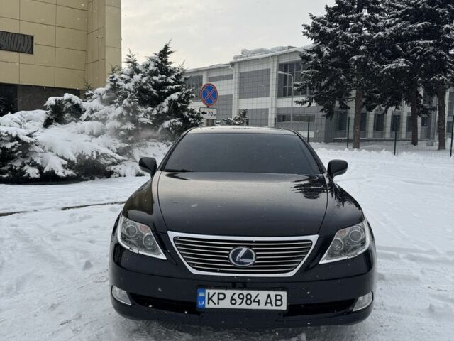 Черный Лексус ЛС, объемом двигателя 4.6 л и пробегом 302 тыс. км за 9999 $, фото 2 на Automoto.ua