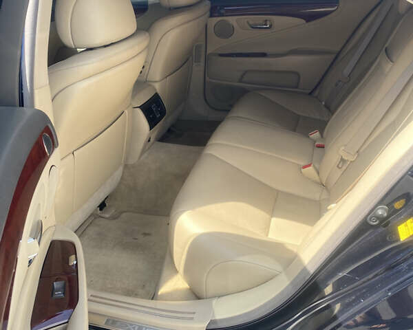 Черный Лексус ЛС, объемом двигателя 4.61 л и пробегом 210 тыс. км за 12500 $, фото 8 на Automoto.ua