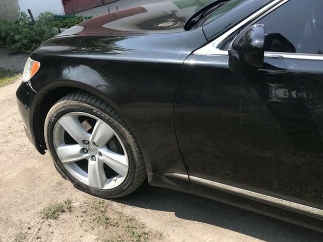 Черный Лексус ЛС, объемом двигателя 4.6 л и пробегом 199 тыс. км за 9000 $, фото 1 на Automoto.ua