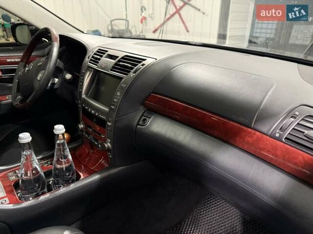 Черный Лексус ЛС, объемом двигателя 4.97 л и пробегом 347 тыс. км за 14500 $, фото 8 на Automoto.ua