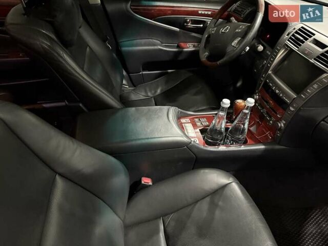Черный Лексус ЛС, объемом двигателя 4.97 л и пробегом 347 тыс. км за 14500 $, фото 9 на Automoto.ua