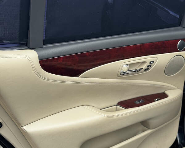 Черный Лексус ЛС, объемом двигателя 4.6 л и пробегом 192 тыс. км за 13500 $, фото 25 на Automoto.ua