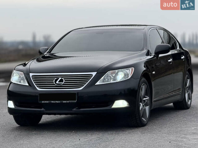 Черный Лексус ЛС, объемом двигателя 4.61 л и пробегом 308 тыс. км за 11999 $, фото 4 на Automoto.ua