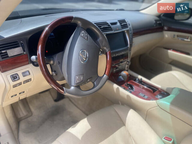 Черный Лексус ЛС, объемом двигателя 4.61 л и пробегом 210 тыс. км за 12500 $, фото 9 на Automoto.ua