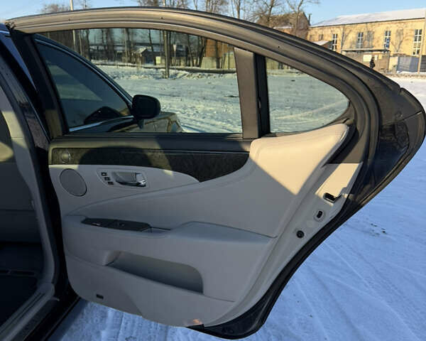 Черный Лексус ЛС, объемом двигателя 4.97 л и пробегом 323 тыс. км за 14500 $, фото 34 на Automoto.ua