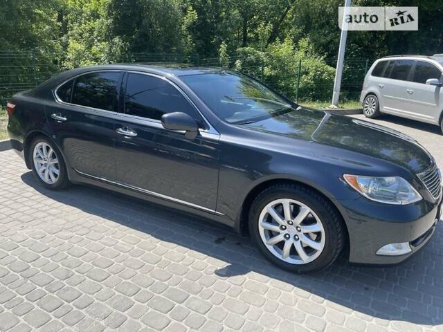 Черный Лексус ЛС, объемом двигателя 4.6 л и пробегом 267 тыс. км за 13500 $, фото 2 на Automoto.ua