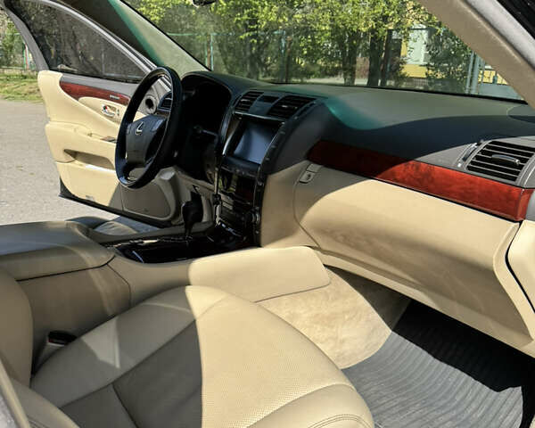 Чорний Лексус ЛС, об'ємом двигуна 4.6 л та пробігом 240 тис. км за 14600 $, фото 8 на Automoto.ua