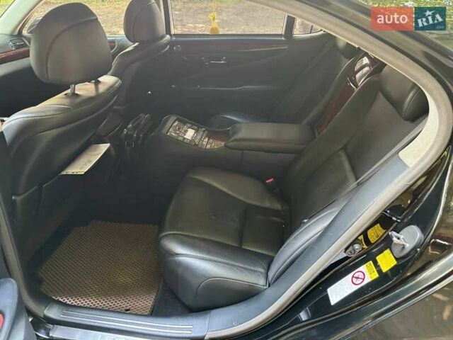 Черный Лексус ЛС, объемом двигателя 4.61 л и пробегом 181 тыс. км за 15000 $, фото 3 на Automoto.ua