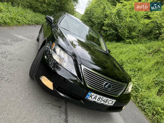 Черный Лексус ЛС, объемом двигателя 4.97 л и пробегом 220 тыс. км за 16000 $, фото 2 на Automoto.ua