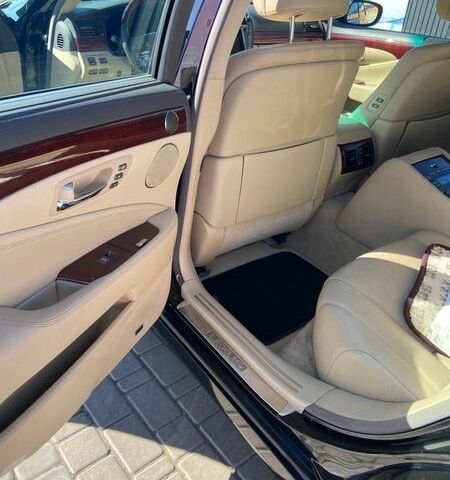 Черный Лексус ЛС, объемом двигателя 5 л и пробегом 141 тыс. км за 14500 $, фото 8 на Automoto.ua