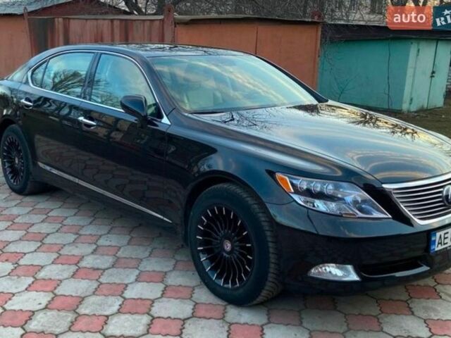 Черный Лексус ЛС, объемом двигателя 5 л и пробегом 141 тыс. км за 14500 $, фото 2 на Automoto.ua